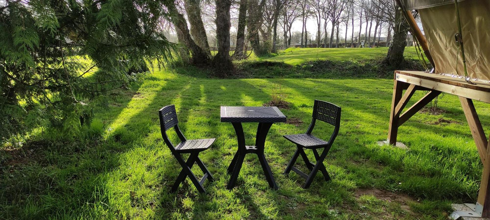 Camping Le Val Aux Fees - Broceliande Concoret Eksteriør billede