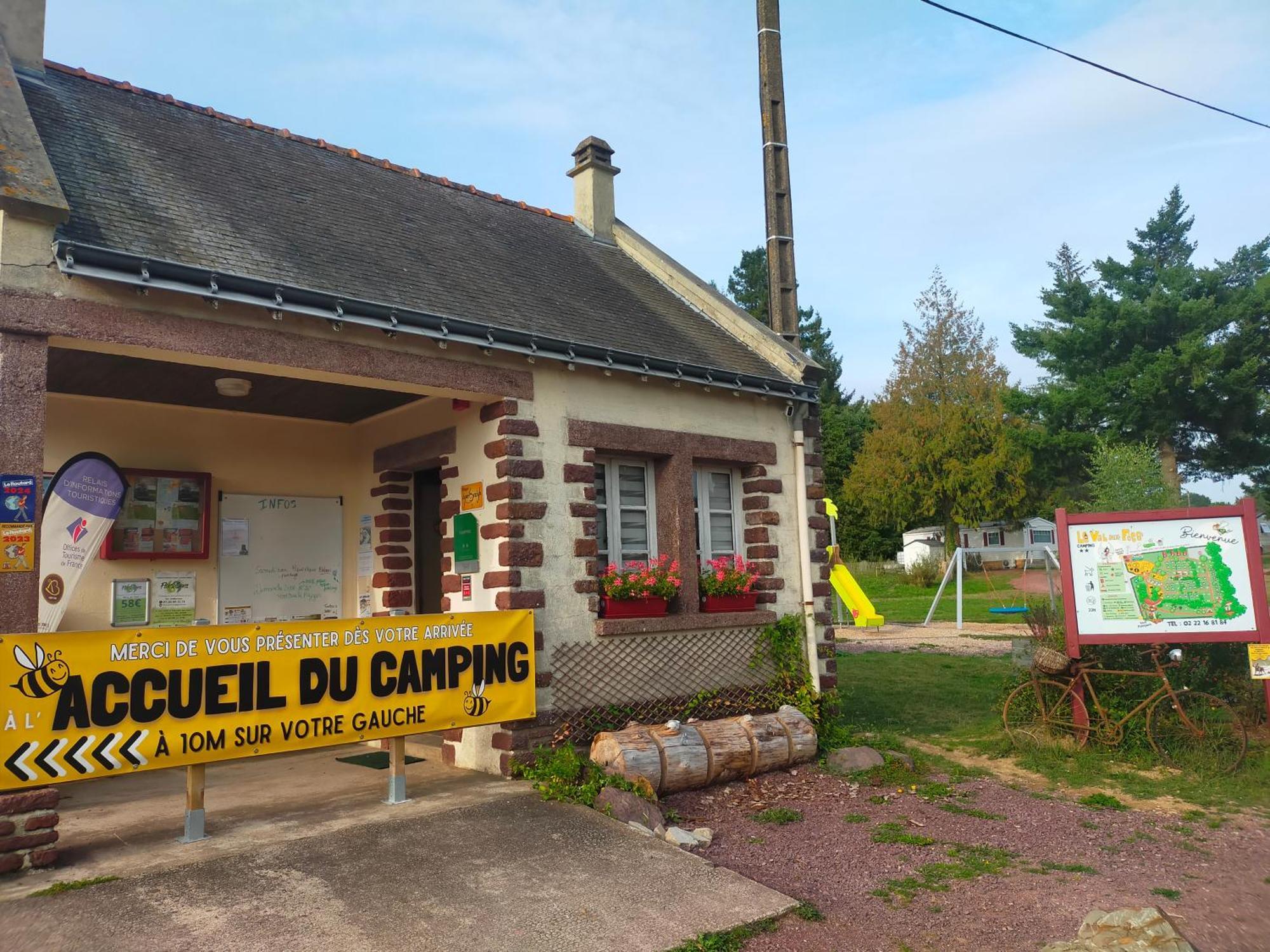 Camping Le Val Aux Fees - Broceliande Concoret Eksteriør billede
