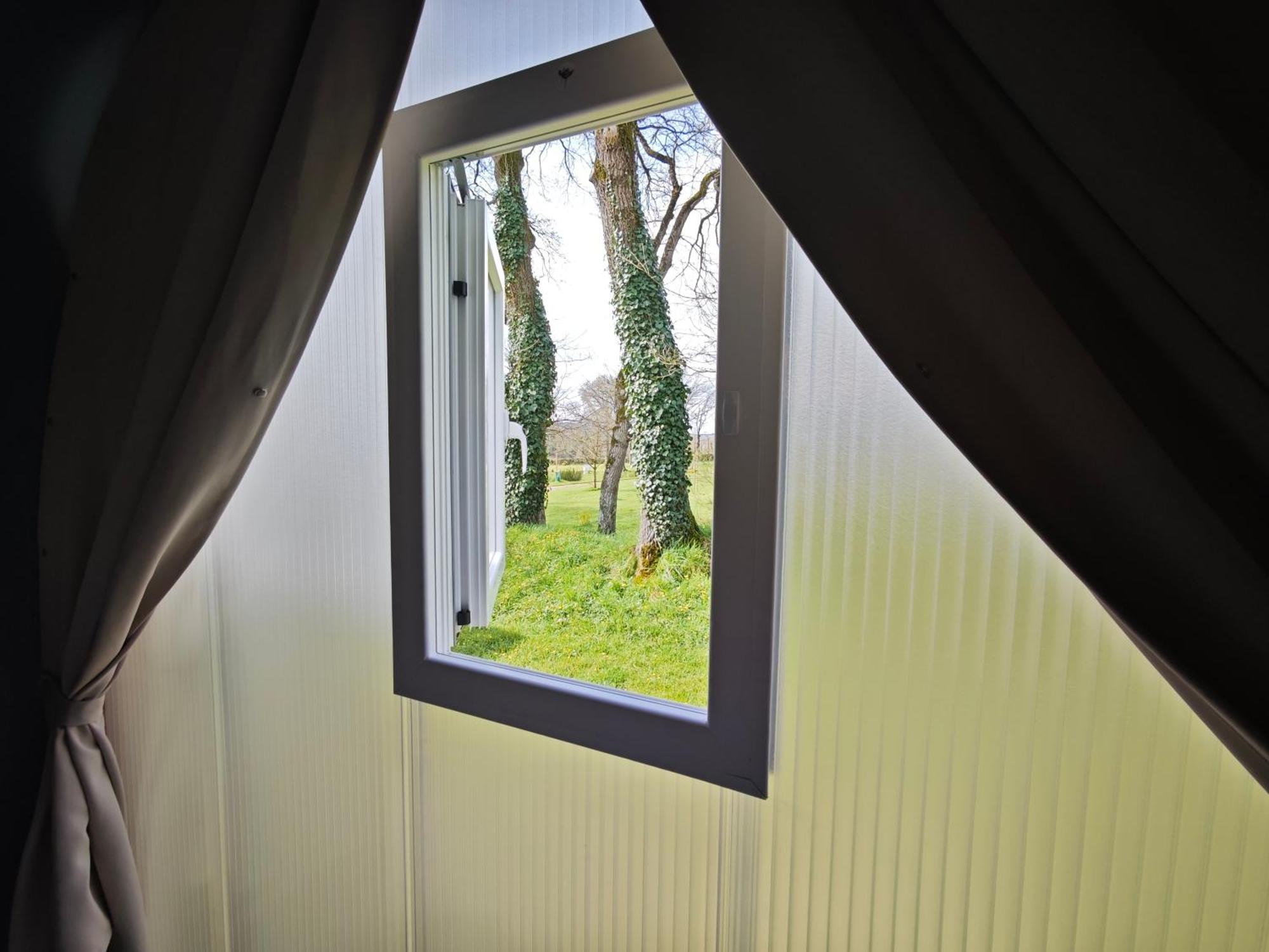 Camping Le Val Aux Fees - Broceliande Concoret Eksteriør billede
