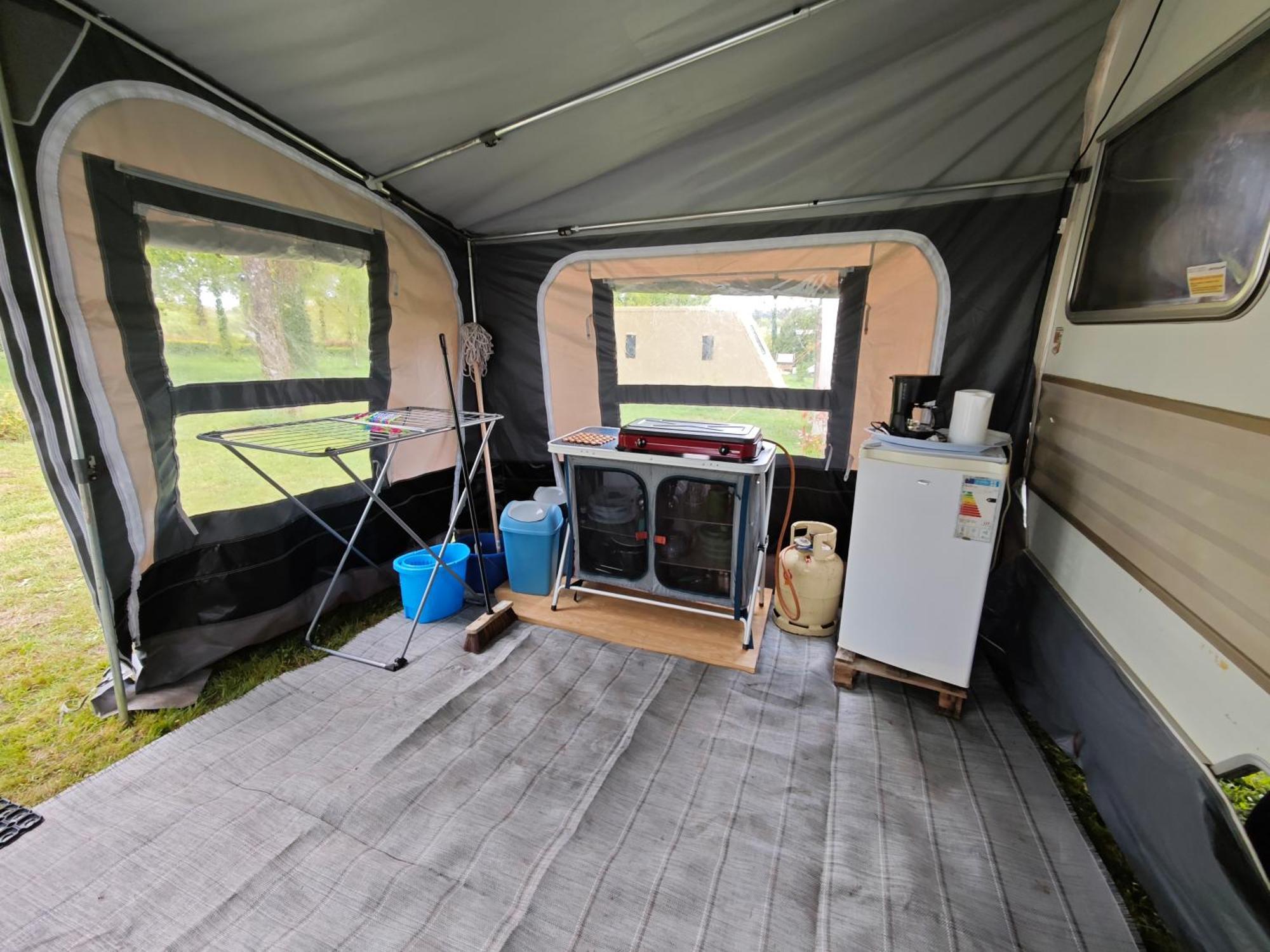 Camping Le Val Aux Fees - Broceliande Concoret Eksteriør billede