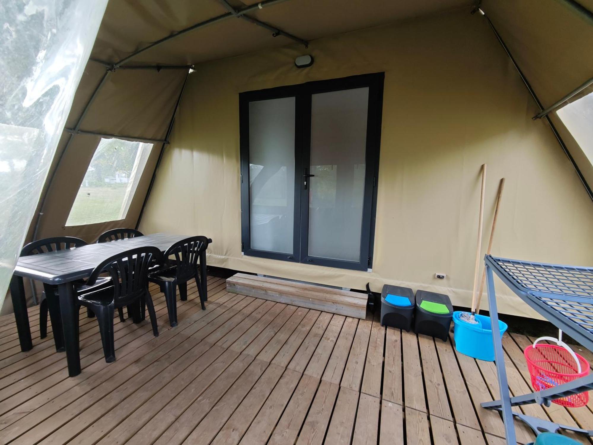 Camping Le Val Aux Fees - Broceliande Concoret Eksteriør billede