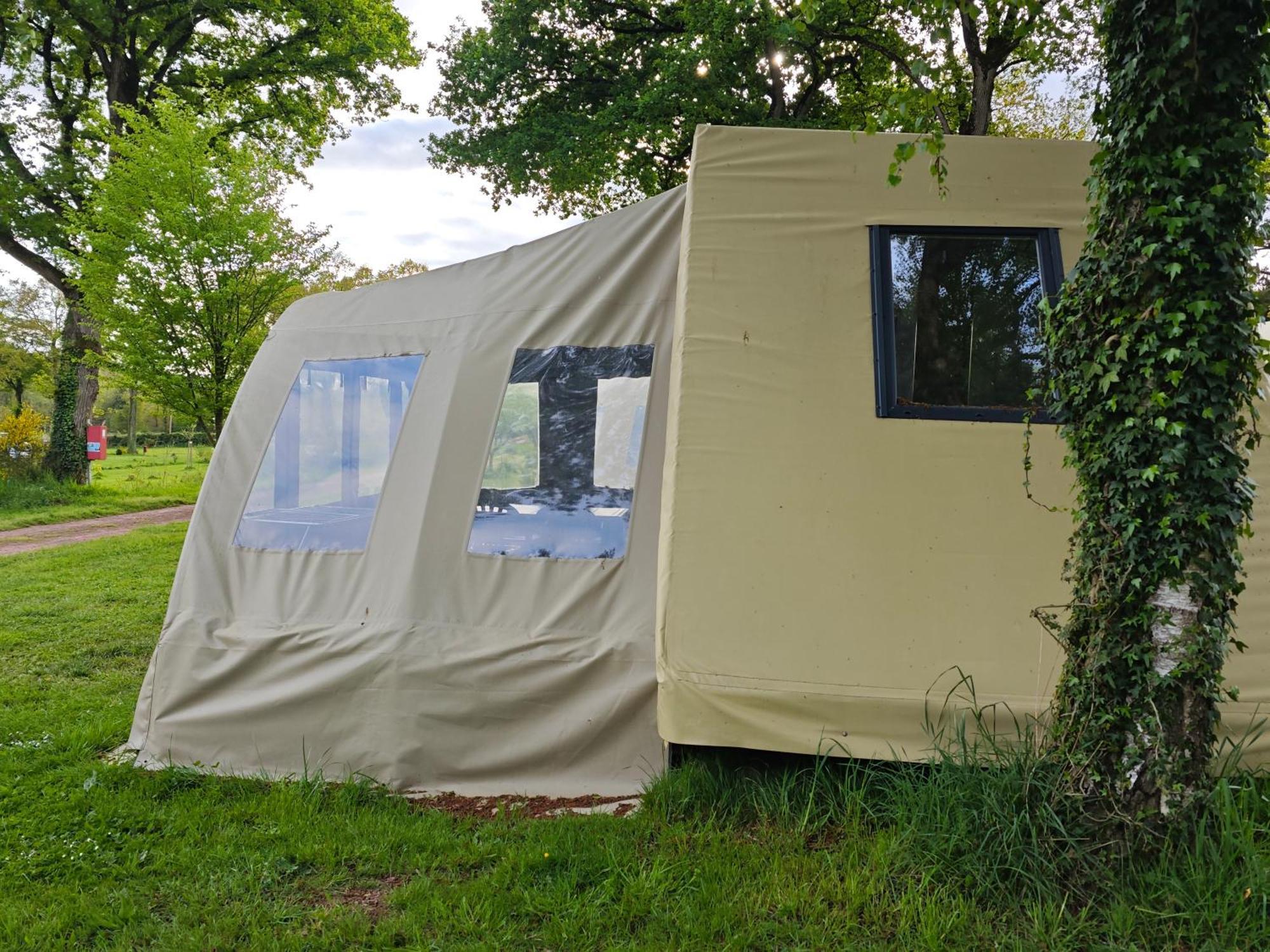 Camping Le Val Aux Fees - Broceliande Concoret Eksteriør billede